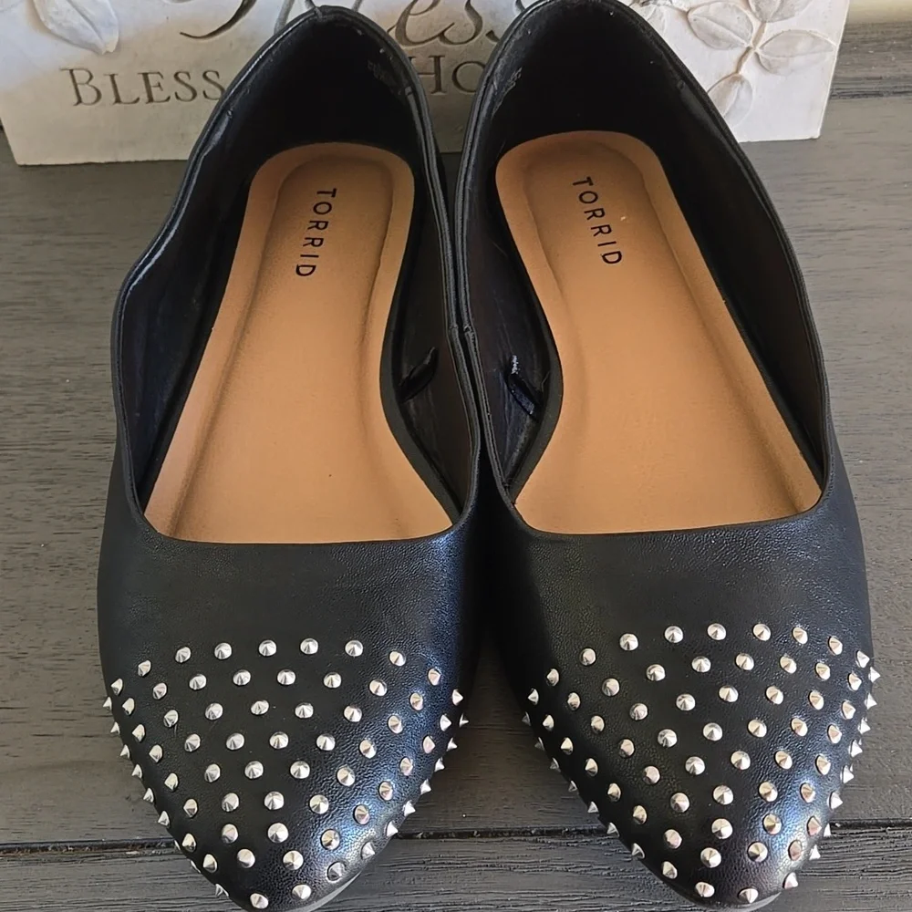 Torrid Slip On Studded Flats Sz 8.5ww